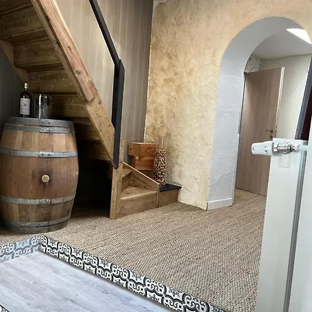 Holiday home Cottage Chaleureux Les Pieds Dans L'Eau. Isle-Saint-Georges